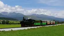 Lok 298.56 kommt mit Wagen Club 760 als Taurachbahn (ein Teil der Murtalbahn) von St. Andrä im Lungau über Lintsching, Mariapfarr, Gröbendorf nach Mauterndorf; 16.08.2015

