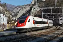 RABDe 500 017  Willi Ritschard  als IC 51 bei Moutier am 11. Januar 2021.
Foto: Walter Ruetsch