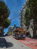 Am 22.5.2019 war Cable Car #16 auf der Powell & Hyde Linie unterwegs in Richtung Market Street. Gerade wurde die Pine Street gekreuzt.