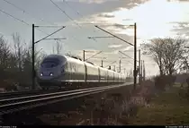 In der Morgensonne fährt ein 403 als Umleiter durch Greppin (Bitterfeld-Wolfen).

🧰 DB Fernverkehr
🚝 ICE 1008 (Linie 29) München Hbf–Berlin Gesundbrunnen
🚩 Bahnstrecke Trebnitz–Leipzig (KBS 251)
🕓 5.12.2020 | 9:02 Uhr
