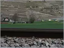 Über die Gleise der Rhonetalbahn (Strecke 100) fotografiert: ein TPC SURF Beh 2/6 zwischen Ollon und Aigle. 

12. April 2018