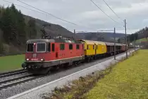 Re 420 316-2 fährt Richtung Bahnhof Gelterkinden. Die Aufnahme stammt vom 22.12.2020.