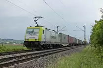 Am Nachmittag des 14.05.2020 fuhr ITL/CCW 186 155-8 mit dem DGS 43558 (Gallarate - Geleen Lutterade), welchen sie seit Basel Bad Rbf bespannte, nördlich von Hügelheim über die Rheintalbahn durchs Markgräflerland in Richtung Freiburg (Breisgau).