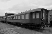 In diesem alten Personenwagen ist eine Modellbahnanlage der Sächsische Modellbahner-Vereinigung untergebracht. (Sächsisches Eisenbahnmuseum Chemnitz-Hilbersdorf, September 2020)