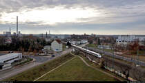 812 031-4 (Tz 9031) als Umleiter am Bü Elisabethstraße in Dessau.
Aufgenommen vom Räucherturm.

🧰 DB Fernverkehr
🚝 ICE 600 (Linie 28) München Hbf–Hamburg-Altona
🚩 Bahnstrecke Trebnitz–Leipzig (KBS 251)
🕓 5.12.2020 | 12:52 Uhr