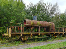 Auf dem Gelände des sächsischen Eisenbahnmuseums in Chemnitz-Hilbersdorf stand Ende September 2020 dieser Flachwagen, welcher mit einem Dampflokkessel beladen war.