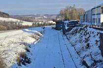 Blick auf 2 alte Ladegleise an der ehemaligen Anschlusstelle Enspel Adrian.

Enspel 15.01.2021