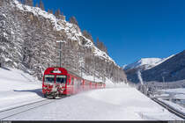 RhB Ge 4/4 II 633 mit Regio Scuol-Tarasp - Pontresina am 16. Januar 2021 bei Madulain.