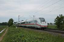 Als ICE 75 (Hamburg Altona - Basel Bad Bf) fuhr am Nachmittag des 14.05.2020 der 412 020 (9020/5812 020-6) südlich von Buggingen über die KBS 702 durchs Rheintal in Richtung Schweiz.