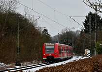 Wieder einmal habe ich den gestrickten 425 227-6/425 725-5 als S1 nach Homburg (Saar) Hbf im Schneefall bei Neckargerach ablichten können am dienstag den 19.1.2021