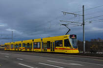 Be 6/10 Tango 173, auf der Linie 11, fährt zur Haltestelle M-Parc. Die Aufnahme stammt vom 21.01.2021.