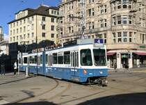 VBZ Linie 4 Wagennummer 2002  Seebach  beim Bellevue. Dieser Wagen fährt fast nie auf der Linie 4. Datum: 24. 1. 2021