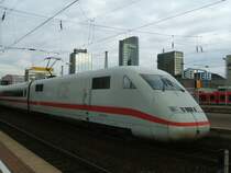 DB ICE 2  Bad Hersfeld  TK 402 041-8 in der abendlichen D�mmerung nach Berlin Ostbahnhof.