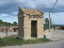 03.11.06,Spanien/Balearen/Mallorca/Son Servera,Schrankenw�rterhaus am Ortsende von Son Servera in Richtung Manacor.