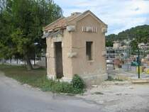 03.11.06,Spanien/Balearen/Mallorca/Son Servera,Schrankenw�rterhaus am Ortsende von Son Servera in Richtung Manacor.