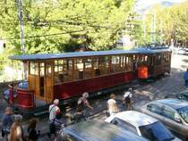 04.11.06,Spanien/Balearen/Mallorca/Soller,Stra�enbahn wartet abfahrbereit vor dem Bf.Soller in Richtung Port de Soller.