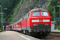 V 218 389-5 mit  Tour de L�ndle - Zug  am 28.08.2007 in Triberg/Schwarzwaldbahn.  