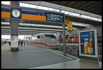 Da Steht Der ICE 2 Mit ICE 782 Nach Hamburg-Altona Und ICE 732 Nach Bremen-Hbf.Zugteilung War Hannover-Hbf.Abfahrt War Um 18:21h ''Servus M�nchen'' 28.07.07