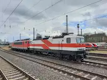 EBS 243 822-4 und FWK 155 119-1 am 06.04.2021 in Kassel Hbf.
