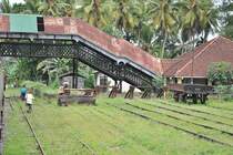 Blick auf den Bahnhof von Rambukkana auf Sri Lanka im Jahr 2010. Das Foto habe ich aus dem Fenster des stehenden Zuges, am 03.09.2010, aufgenommen.