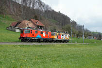 Re 420 mit Werbeanstrich.
DER APRIL MACHT WAS ER WILL !
Güterverkehr zwischen Langenthal und Gettnau am 13. April 2021 bei Sonne, Regen und Schnee !
Seltenes und buntes Duo mit Re 420 276-8 mit Werbeanstrich und Re 420 294-1  Zirkus Knie  als Lokzug nach Rothrist bei Rohrbach.
Foto: Walter Ruetsch 