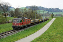 Güterverkehr zwischen Langenthal und Gettnau am 13. April 2021 bei Sonne, Regen und Schnee !
Re 420 291-7 mit seltener Sonderleistung nach Gettnau bei Rohrbach.
DER APRIL MACHT WAS ER WILL !
Foto: Walter Ruetsch