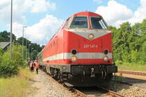 229 147 (CLR) am 18.7.2020 mit dem  Saale-Sormitz-Express  von Erfurt nach Blankenstein und zurück. Hier auf der Hinfahrt am Vormittag beim Zwischenstopp in Wurzbach.