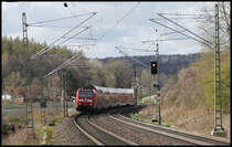 DB 146122-7 ist hier mit dem RE 2 kurz vor dem Haltepunkt Natrup Hagen am 13.04.2021 um 11.07 Uhr von Düsseldorf nach Osnabrück unterwegs.