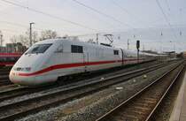 401 079-9 fährt am 10.01.2021 als ICE737 von Stralsund Hauptbahnhof nach Köln Hauptbahnhof in den Rostocker Hauptbahnhof ein. 