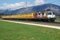 Re 420 mit Werbeanstrich.
Re 420 344-4 mit Postzug Daillens-Härkingen bei Deitingen am 14. April 2021.
Foto: Walter Ruetsch