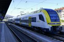 Freiburg Hauptbahnhof, BR 1462, vierteiliger Regionalexpress der DB Regio BaWü in den Landesfarben gelb-schwarz, fährt seit 2020 als Regioexpress stündlich zwischen Offenburg-Freiburg-Basel und zurück, April 2021  