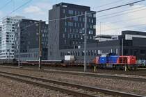 CFL Cargo 1108, (Vossloh G 1000 BB, 92 80 1271 003-6-D-CFLCA), gebaut 2003 steht im Bahnhofsvorfeld von Belval Université  mit einem Güterzug am Hacken. Lok Infos aus Loks aus Kiel. 14.04.2021