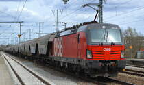 ÖBB-Produktion GmbH, Wien [A] mit  1293 182  [NVR-Nummer: 91 81 1293 182-2 A-ÖBB] und einem Getreidezug am 15.04.21 Durchfahrt Bf. Golm (Potsdam).