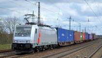 METRANS mit  186 370-3  (NVR:  91 80 6 186 370-3 D-AKIEM ) und Containerzug am 13.04.21 Durchfahrt Bf. Saarmund.