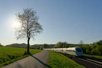 411 076  Coburg  als ICE (Dortmund Hbf - Wien Hbf) bei Postbauer-Heng, 20.04.2020