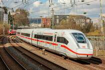 ICE 412 218  Wiedersehen mit den Liebsten  DB mit ICE557 nach Berlin in Wuppertal, April 2021.