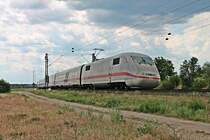 Als ICE 278 (Interlaken Ost - Berlin Ostbahnhof) fuhr am späten Mittag des 03.06.2020 der 401 073-2  Basel  nördlich von Waghäusel über die KBS 700 in Richtung Mannheim.