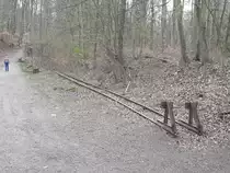 Das Streckenende der Parkeisenbahn Gera am 25.04.2021 nach dem Tunnel und Außerhalb des Waldzoos. Die Stelle wurde als Verlademöglichkeit genutzt. 