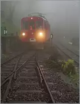 Der Bernina Bahn ABe 4/4 35 der Blonay-Chamby Bahn kehrt kehrt von seiner ersten Fahrplanmässigen Fahrt nach Chaulin zurück und verlässt die Stecke Chamby-Blonay um bei dieser recht besonderen Wetterstimmung in den Museumsbahnhof zu fahren.

1. Mai 2021
 