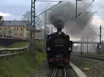 99 1761-8 bei der Ausfahrt Radebeul Ost.01.05.2021, 08:59 Uhr. Teleaufnahme.