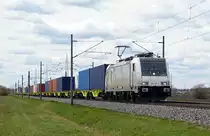 186 266 der CTL schleppte am 15.04.21 einen Containerzug durch Braschwitz Richtung Magdeburg.