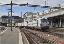 Die railCare Rem 476 454 wartet in Lausanne auf die Abfahrt der IR nach Luzern und St-Maurice auf die Streckenfreigabe für die Weiterfahrt in Richtung Palézieux.

8. Mai 2021