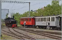 Für eine grössere Gesellschaft führt die Blonay-Chamby Bahn einen Extrazug von Vevey nach Chaulin. Hier wird die aus Chaulin in Vevey eingetroffene und ins Bahnhofsvorfeld rangierte Komposition von der G 2x 2/2 105 umfahren.

20. Juni 2021