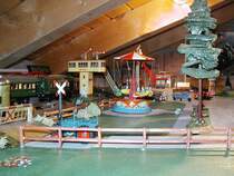 Spur 0 Anlage,neu hinzugekommen ein Karussell f�r die
 Volksbelustigung  (Hier noch ohne Volk)