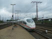 DB ICE 3 als ICE 517 , von Dortmund Hbf. nach M�nchen f�hrt
in Essen Hbf. ein. Hier treffen sich die 2 ICE`s von M�nchen Hbf.
bzw. von Dortmund Hbf. im Gegenverkehr um 11:00 Uhr planm��ige Abfahrten (08.08.2007)  