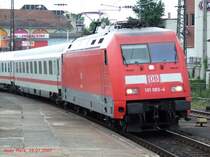 101 083-4 f�hrt mit dem IC 'Bodensee' aus Richtung S�den in den Bahnhof Offenburg ein. Dieser Zug fuhr weiter nach Norddeich Mole. (29.07.2007)