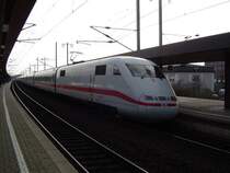 BR401 584-8 (ICE 1) steht hier abfahrbereit mit Ziel Z�rich im G�ttinger Hbf. (27.03.04)