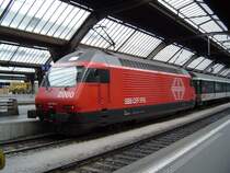 Re460 010-2 mit ihrem IC im Z�richer Hbf am 26.03.04.
