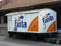 MOB - Abgsteller G�terwagen Gk 513 mit Getr�nkewerbung im Bahnhof von Zweisimmen am 29.07.2007