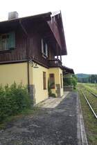 Das Bahnhofsgeb�ude von Otting - herrlich l�ndlich idyllisch